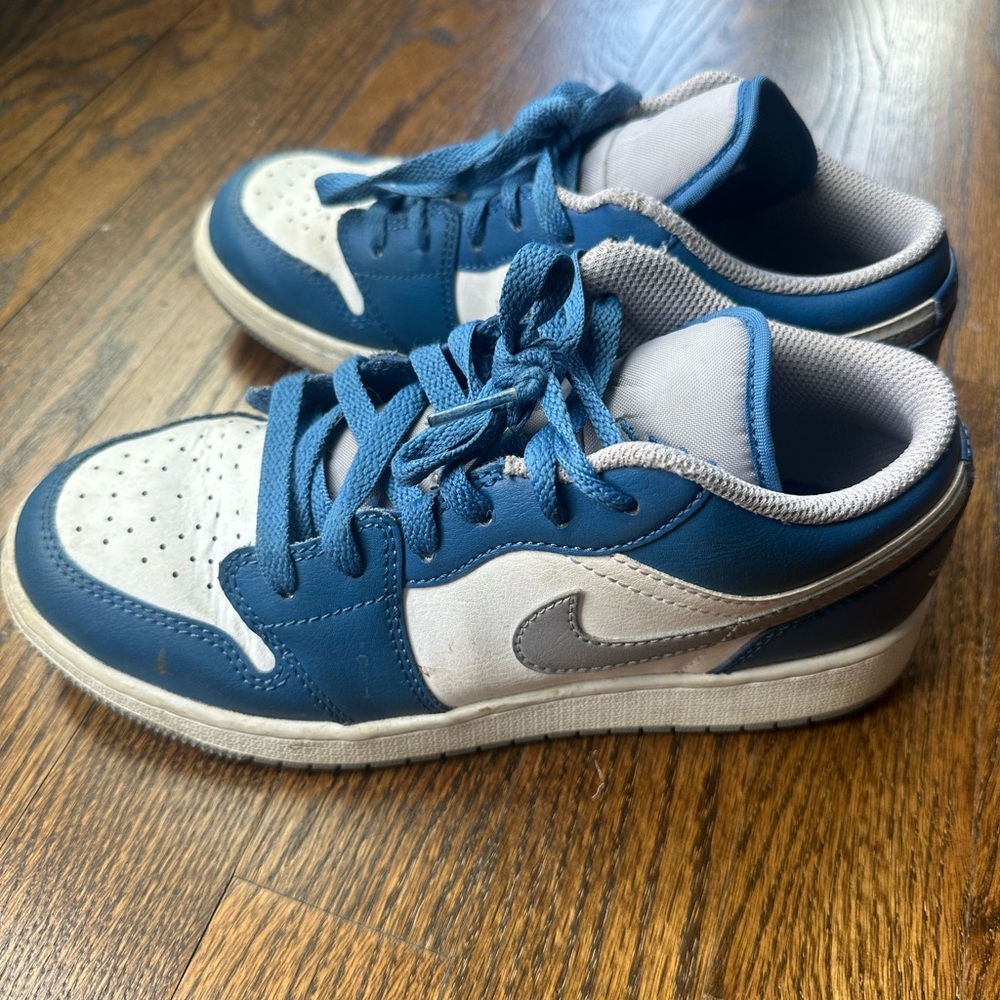 Boys Air Jordan 1 Low Size 4.5